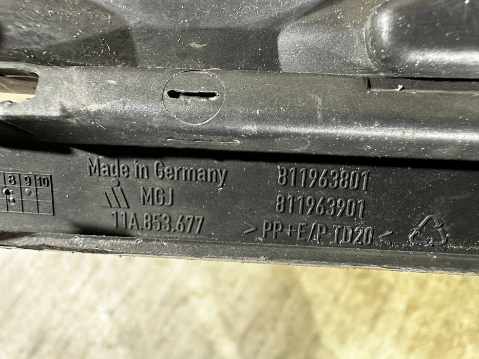 Бампер передний Решетка средняя VW ID.4 ID4 2020 2021 2022 2023 2024 г