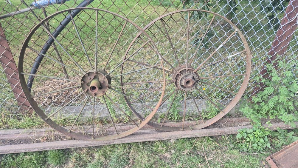 Koła od siewnika konnego