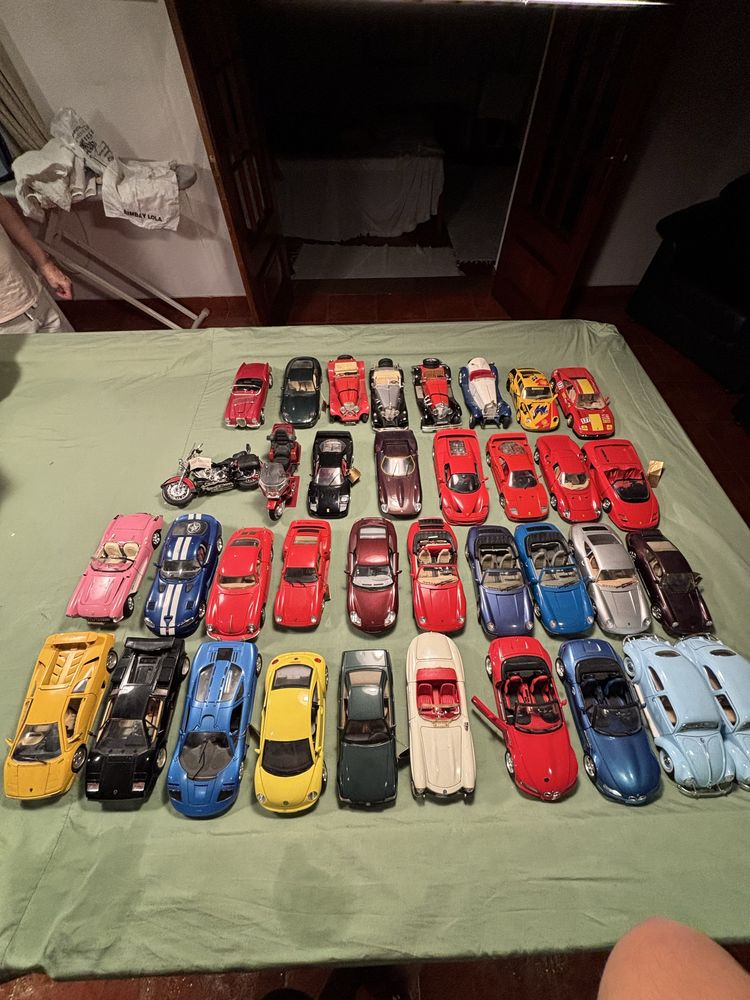 Carros e 2 motas para coleção