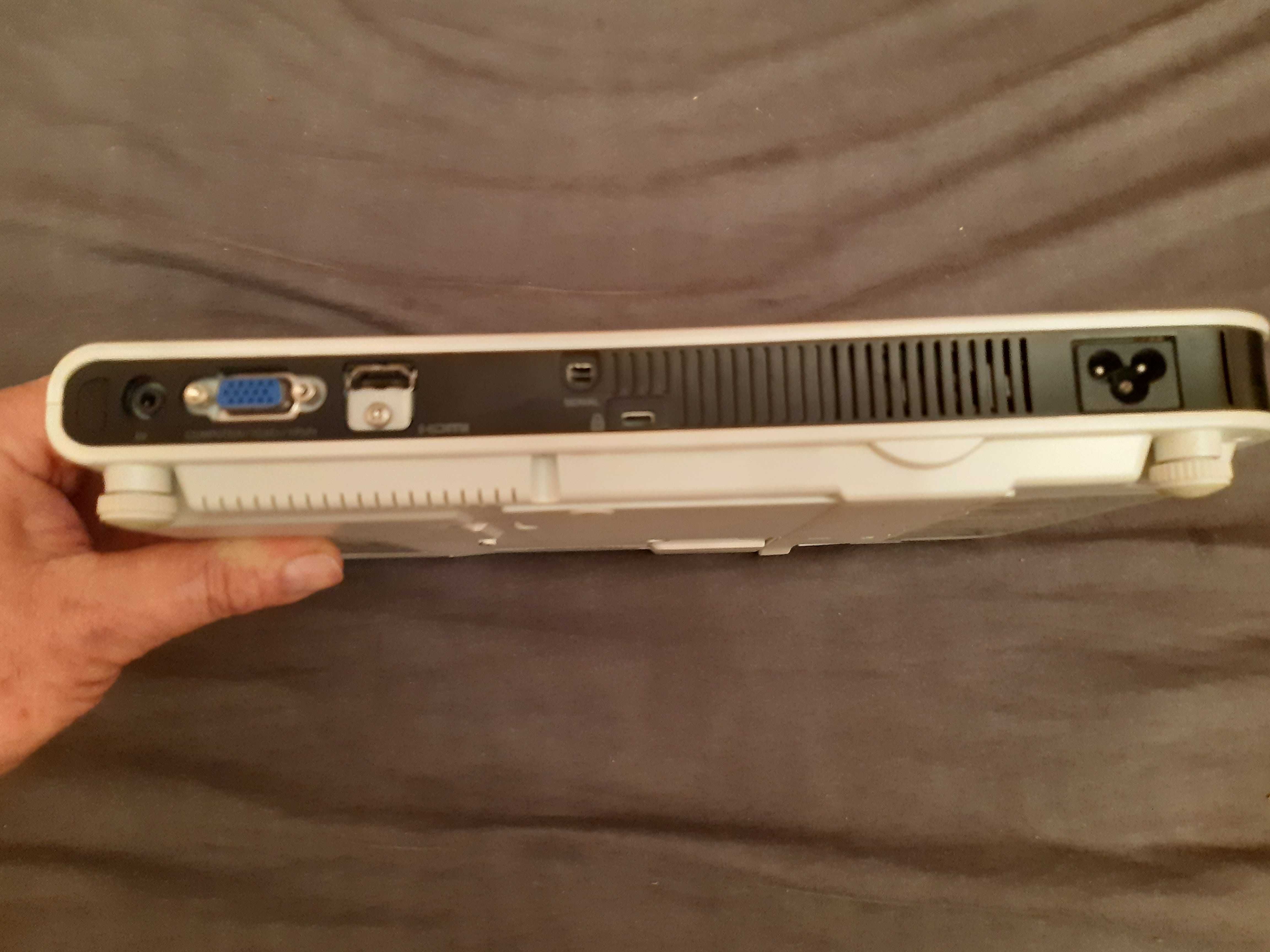 Projektor laserowy Casio XJ-A135