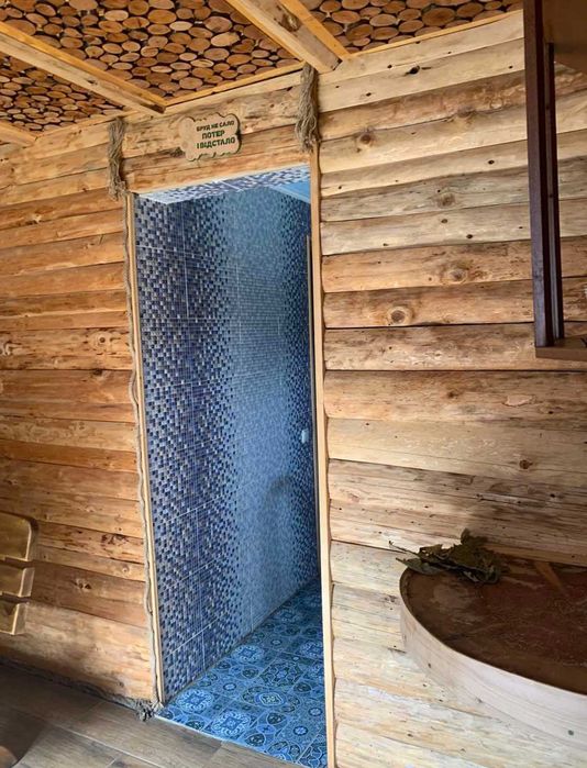 Апартаменти з кухнею на 3 особи. Поряд річка. Є сауна.