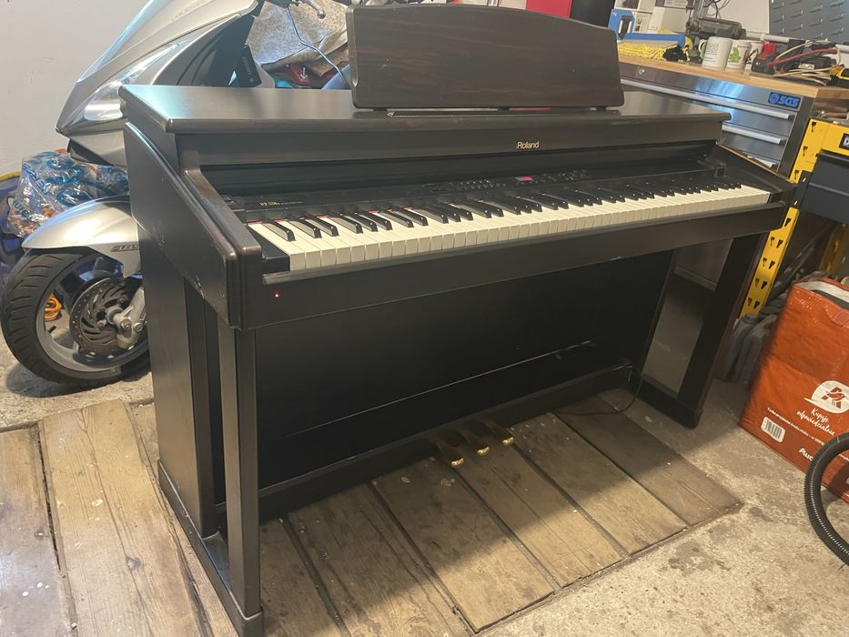 Pianino elektroniczne Roland HP530e.