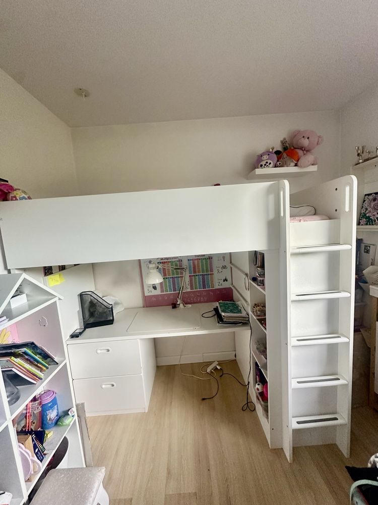Lòzko pietrowe SMASTAD Z biurkiem IKEA