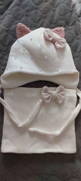 Зимовий набір молочного кольору ,шапка з вушками хомут