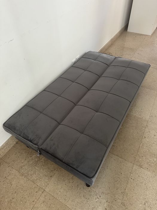 Sofá-cama cinzento tipo veludo - excelente estado