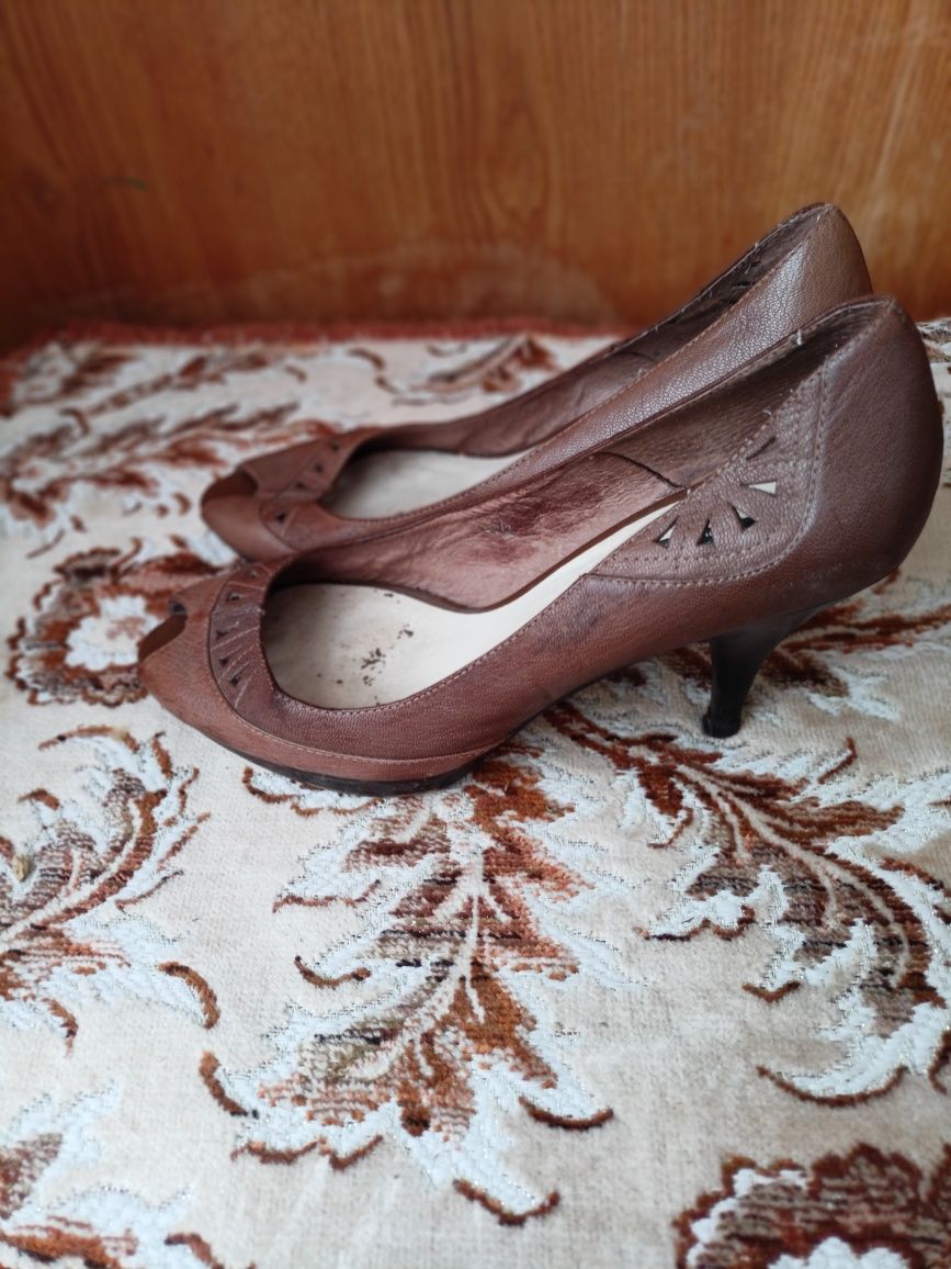 Buty damskie na obcasie