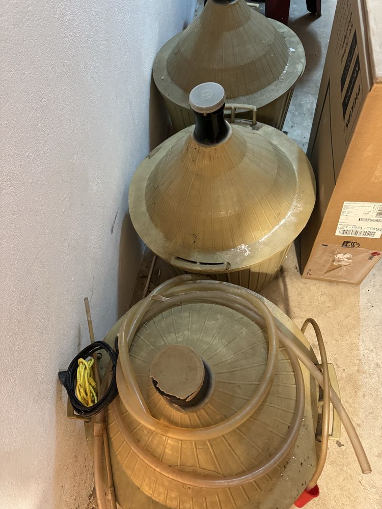 Garrafões para Vinho com Revestimento – Conjunto 3 Unidades