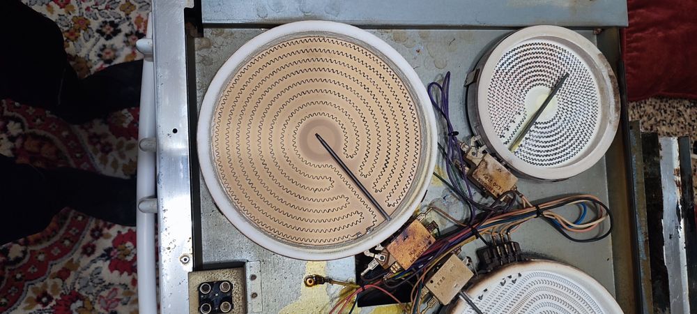 Продаються конфорки для електроплити Candy.