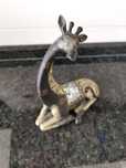 Estatueta de Girafa Preta e Dourada