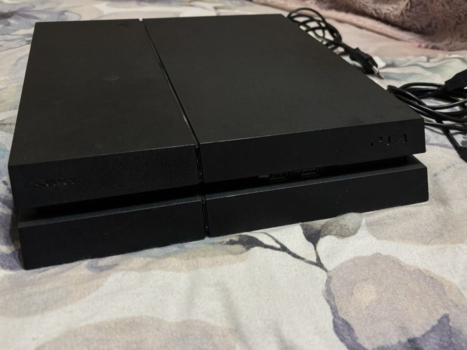 Playstation 4 + 2gry