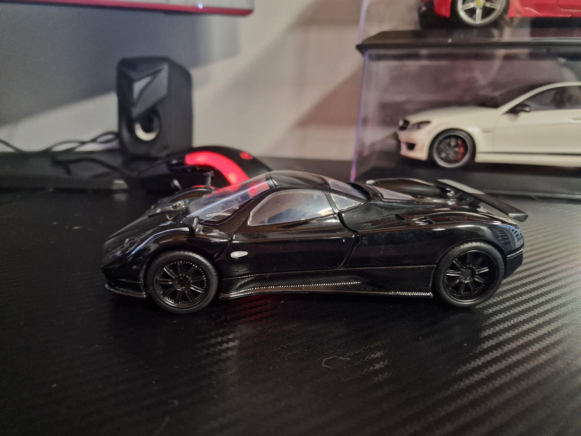 Pagani Zonda F 1:24