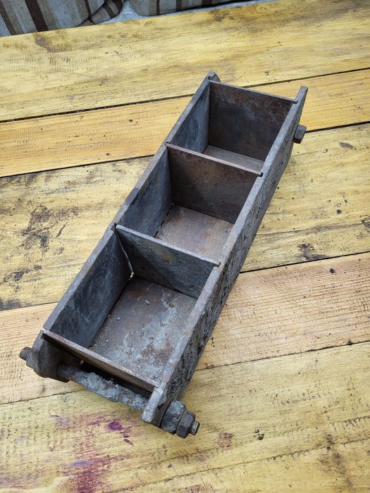 Форма дня изготовления плитки