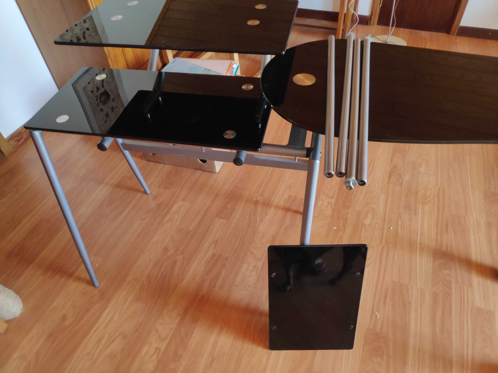 Mesa de escritório em vidro