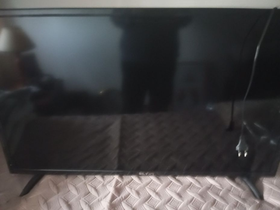 Vendo esta TV com 43 polegadas