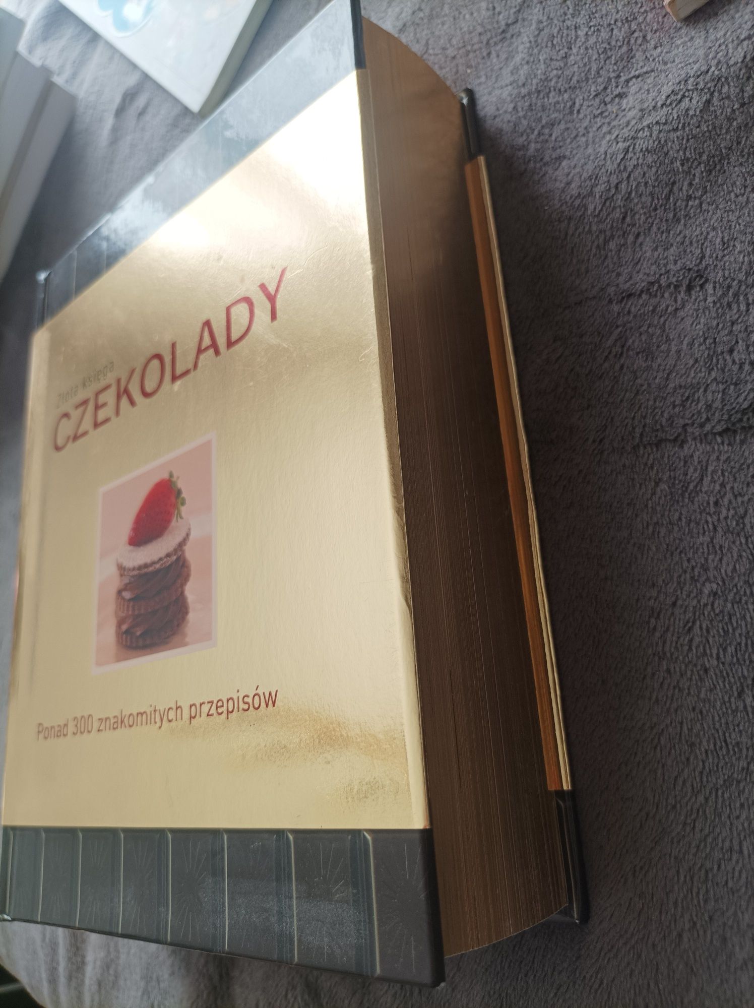 Złota księga czekolady 
Claire Pietersen