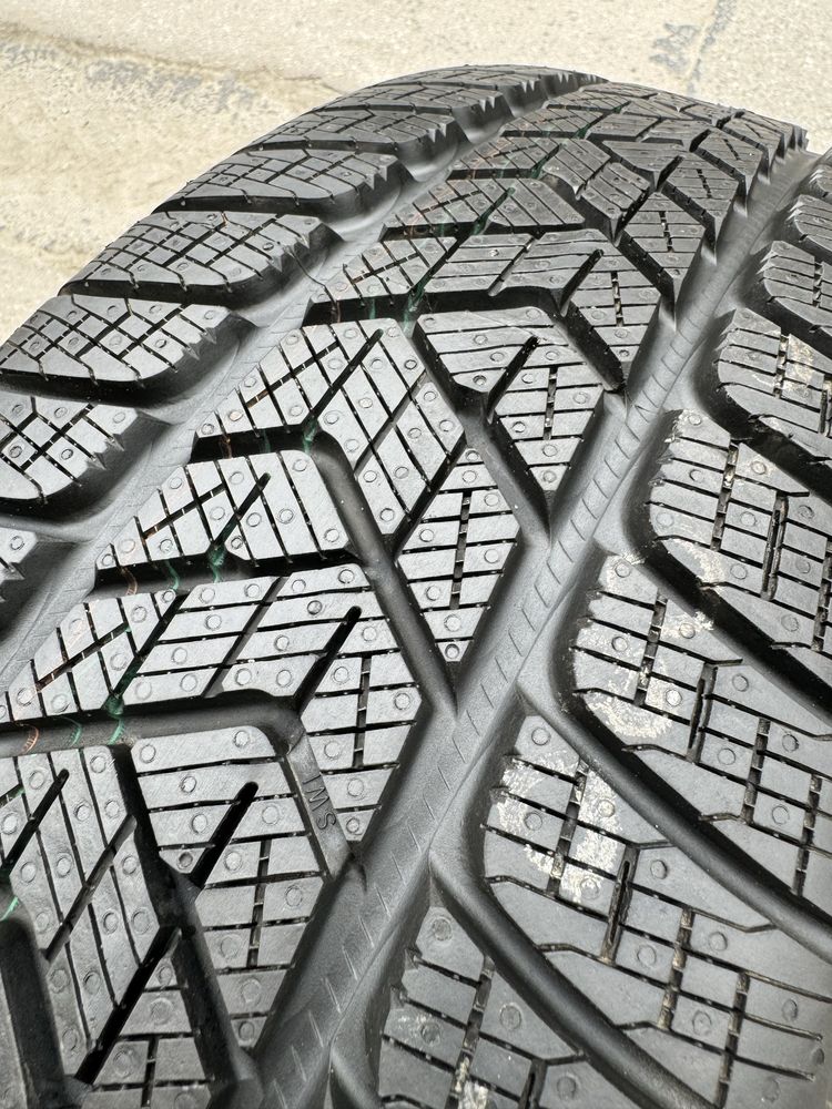 Шини 235/65R19-4шт Pirelli