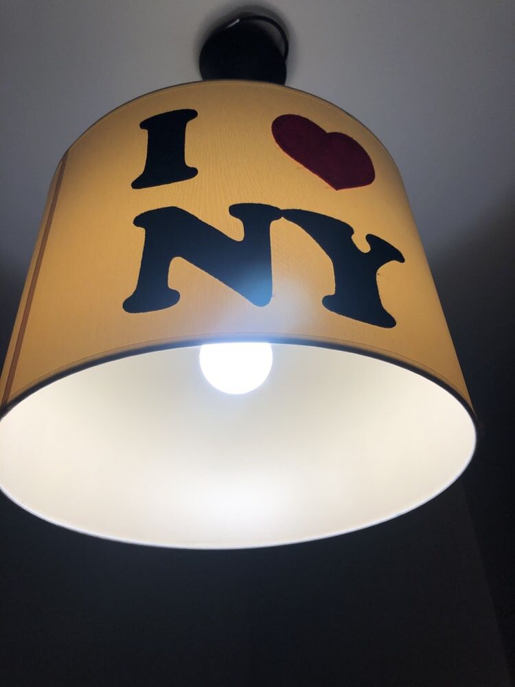 Lampa l love new york beż czerwony czarny