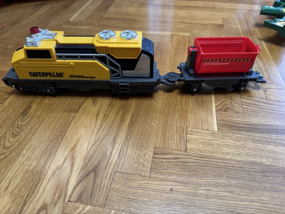 Потяг з вагоном Робот Вертоліт Бетонозмішувач