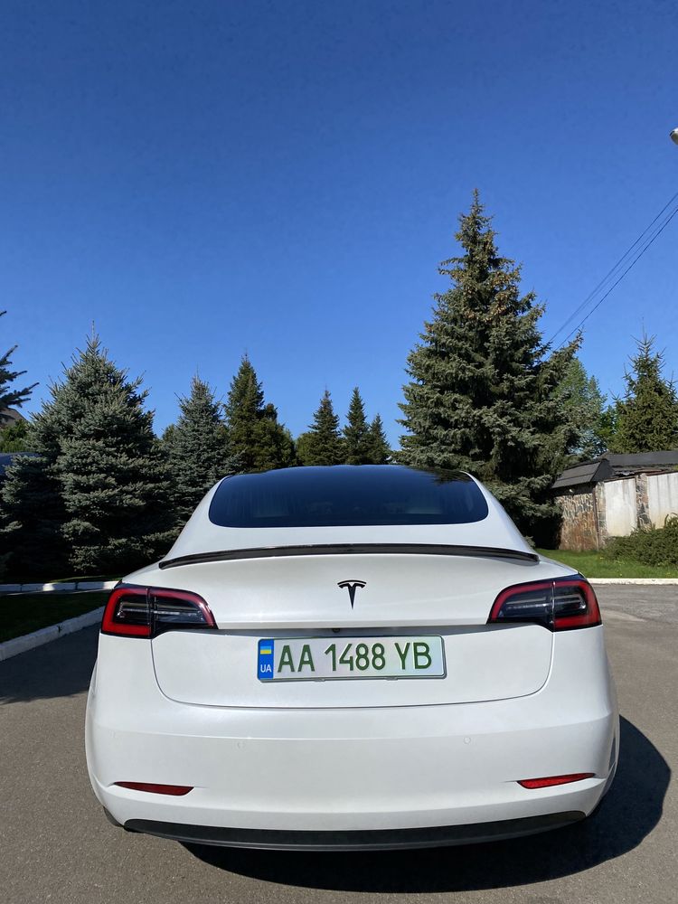 Tesla model 3, 2019.