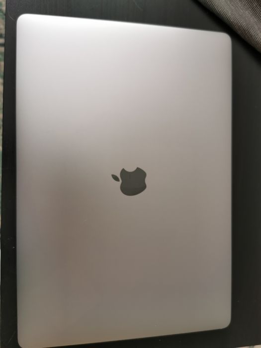 Macbook Pro A1990 / i7 / 256 / 16Gb