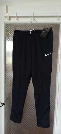 Spodnie sportowe Nike XL