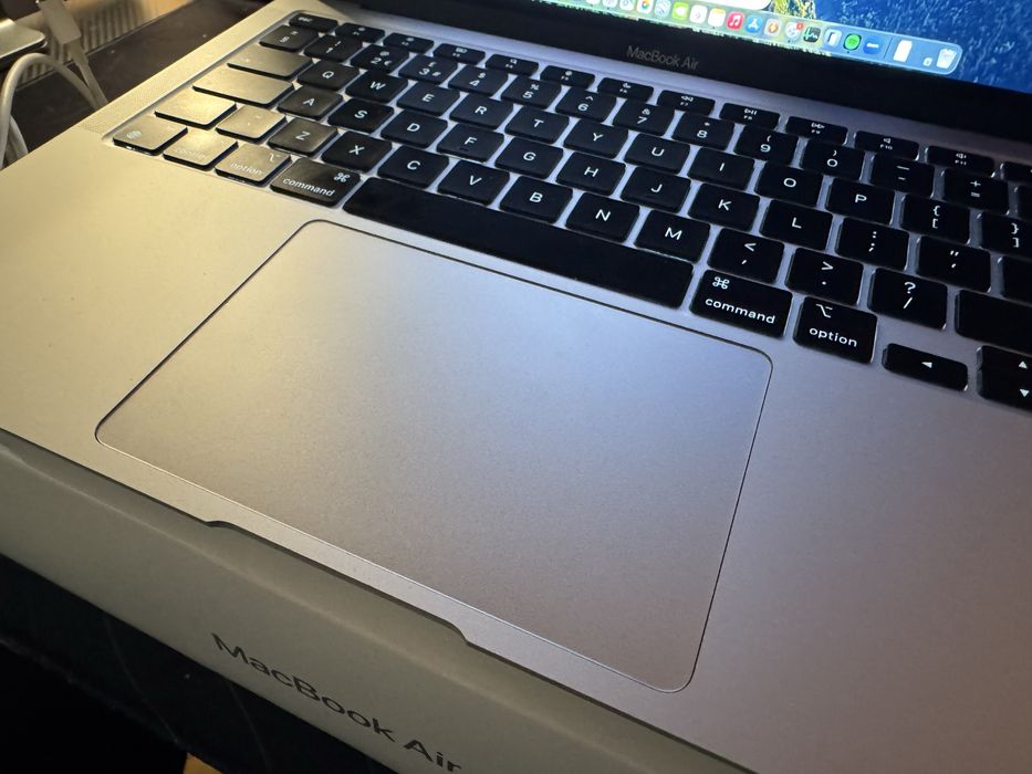 Macbook air m1 2020 8/256