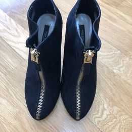 Botim preto (Zara)