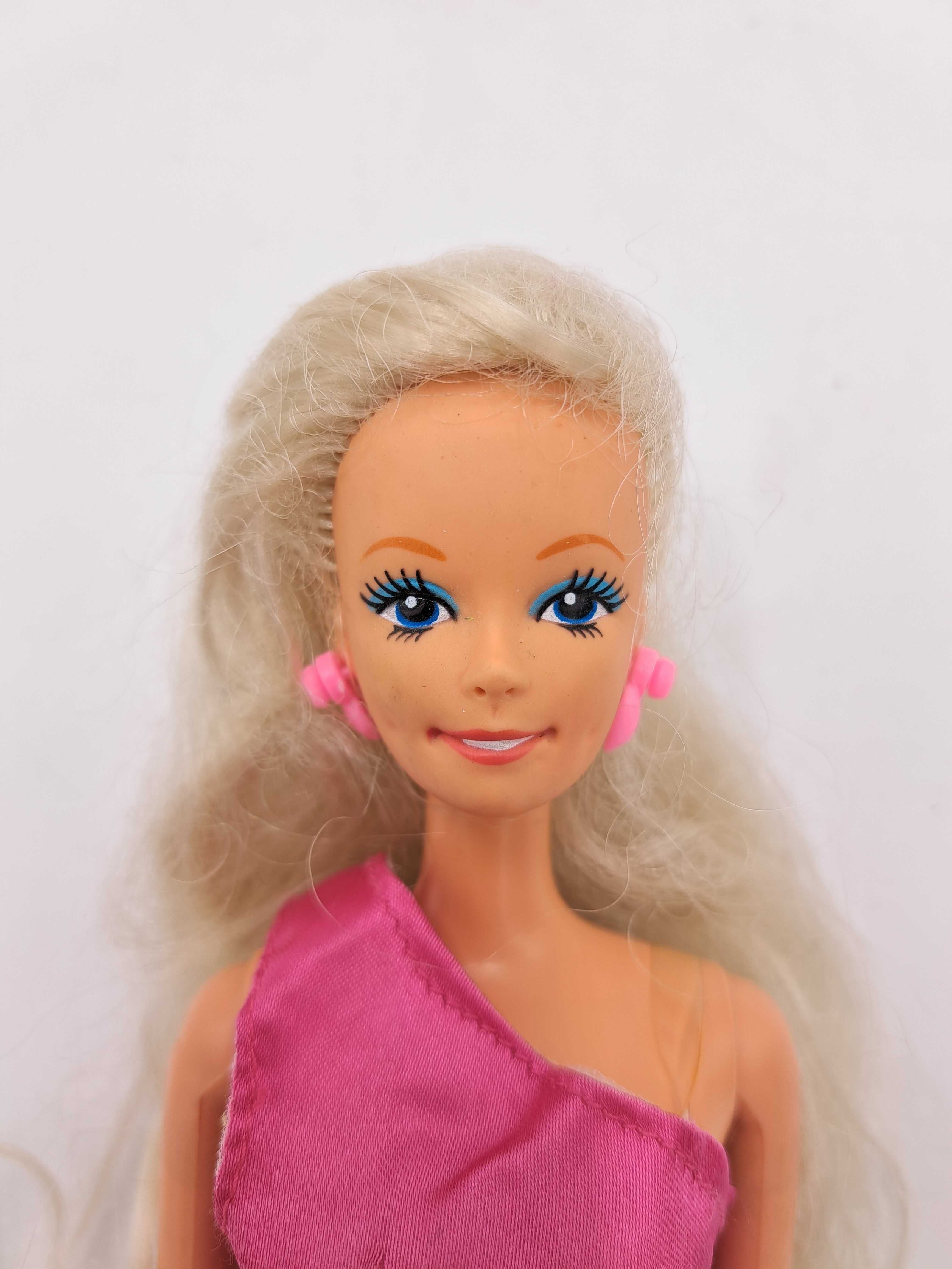 Lalka Barbie Mattel Lucky Corner różowe kolczyki