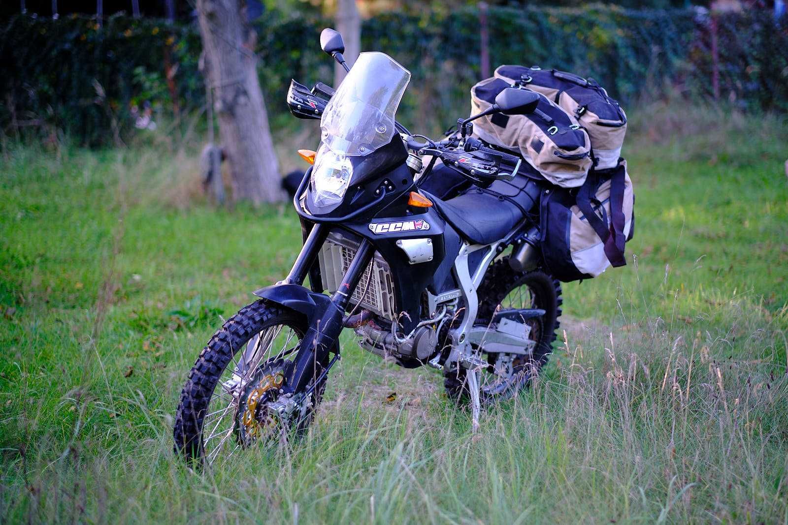 CCM GP450 Adventure - lekkie turystyczne enduro, silnik BMW G450X