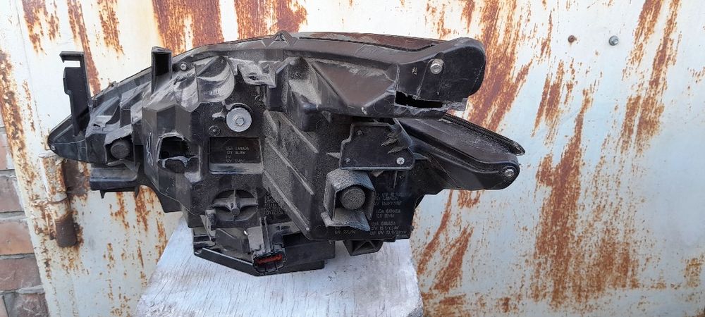 Оригінальна права фара Ниссан Мурано Z52 .