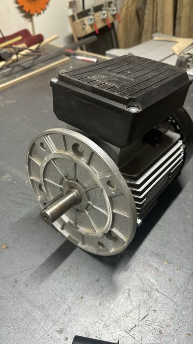 Продам електродвигун 1ф асинхронний