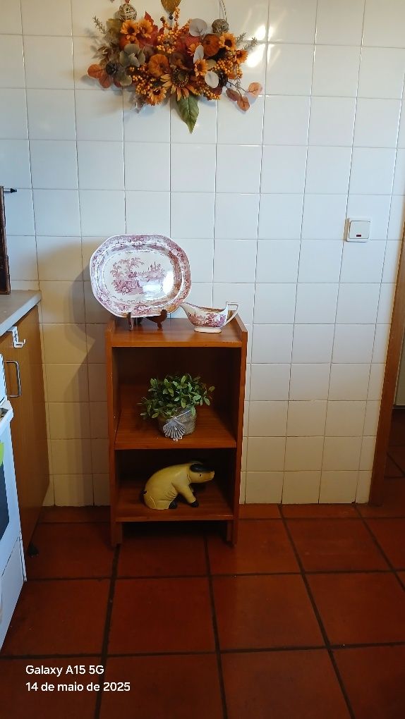 Vendo Móvel de apoio em Madeira