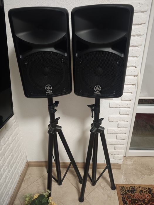 Акустический комплект Yamaha Stagepas 400i со стойками
