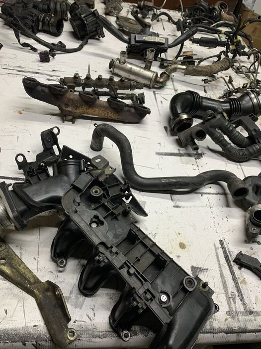 Корпус воздушный фильтр на ситроен берлинго 1.6 HDI дизель