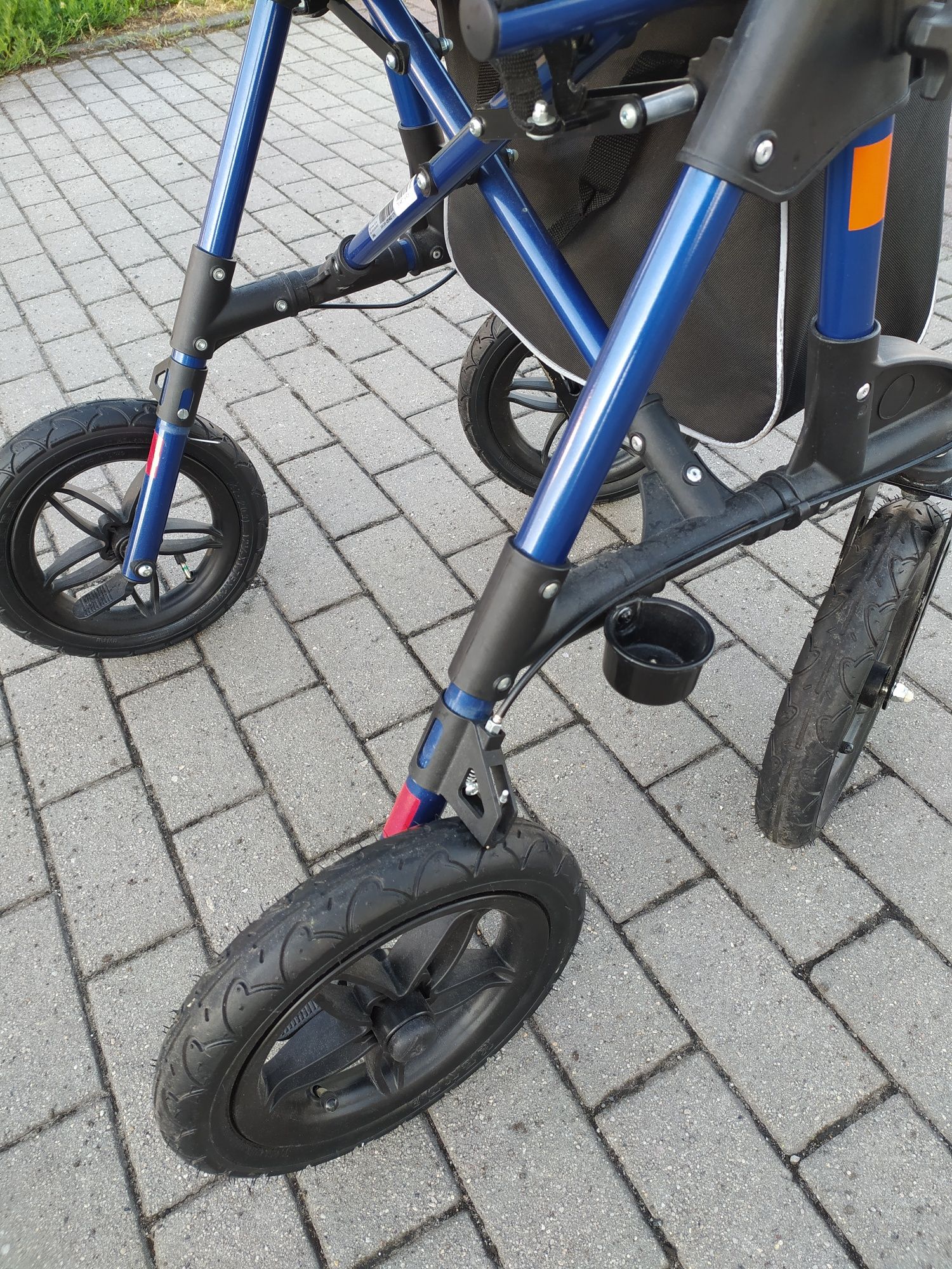 Balkonik na pompowanych kołch, rolator, chodzik inwalidzki
