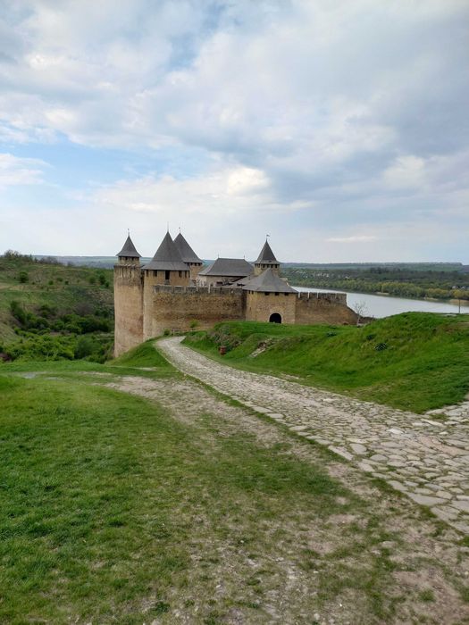 Экскурсии Каменец- Подольский, Хотинский замок, Бакотский монастырь