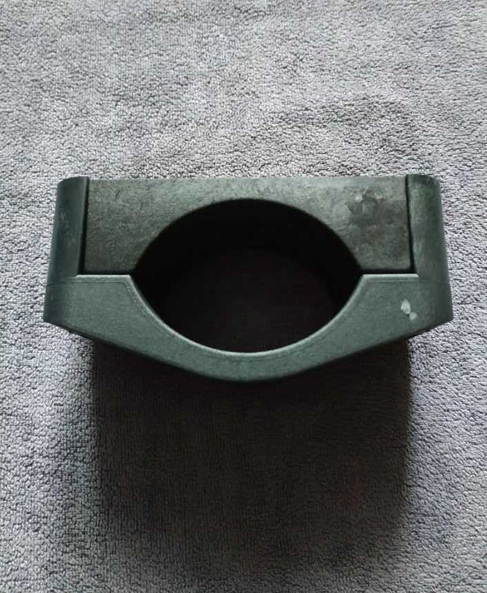 Uchwyt KO75 (129x60x64mm) mocny z poliamidu - mocowanie ścienne
