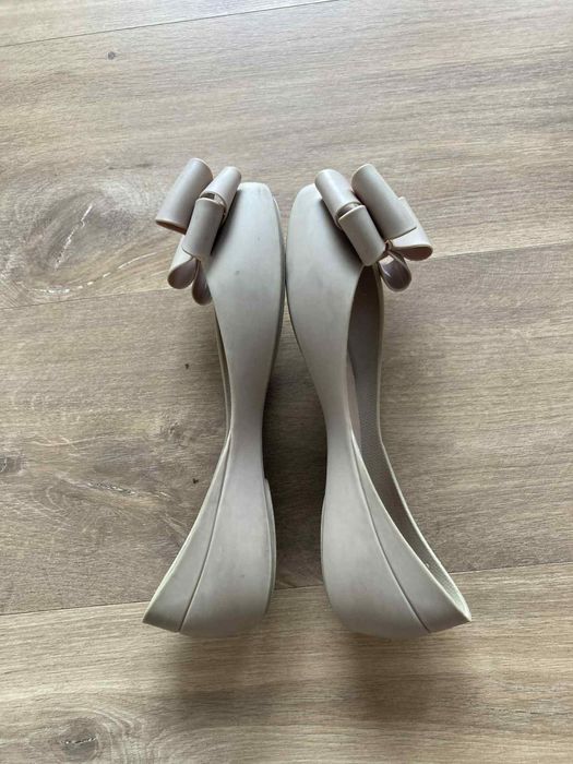Baleriny buty melisski beżowe z kokardką gumowe Mohito r. 38