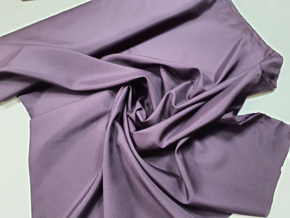 Podszewka fioletowa szer.152 cm.