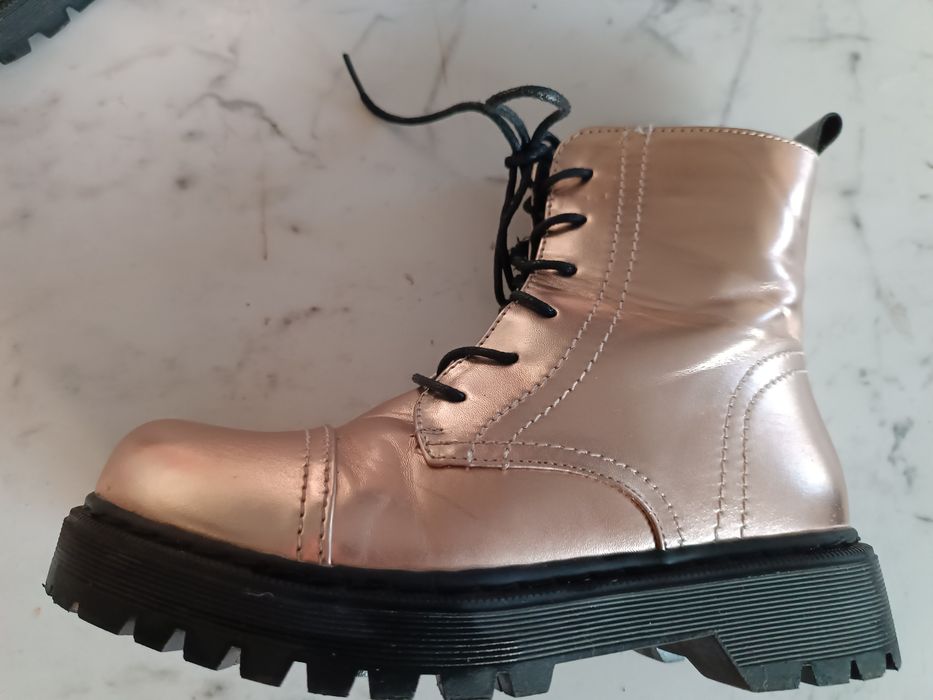 Buty dziewczęce kozaki trapery DeeZee rozmiar 35 złote glany
