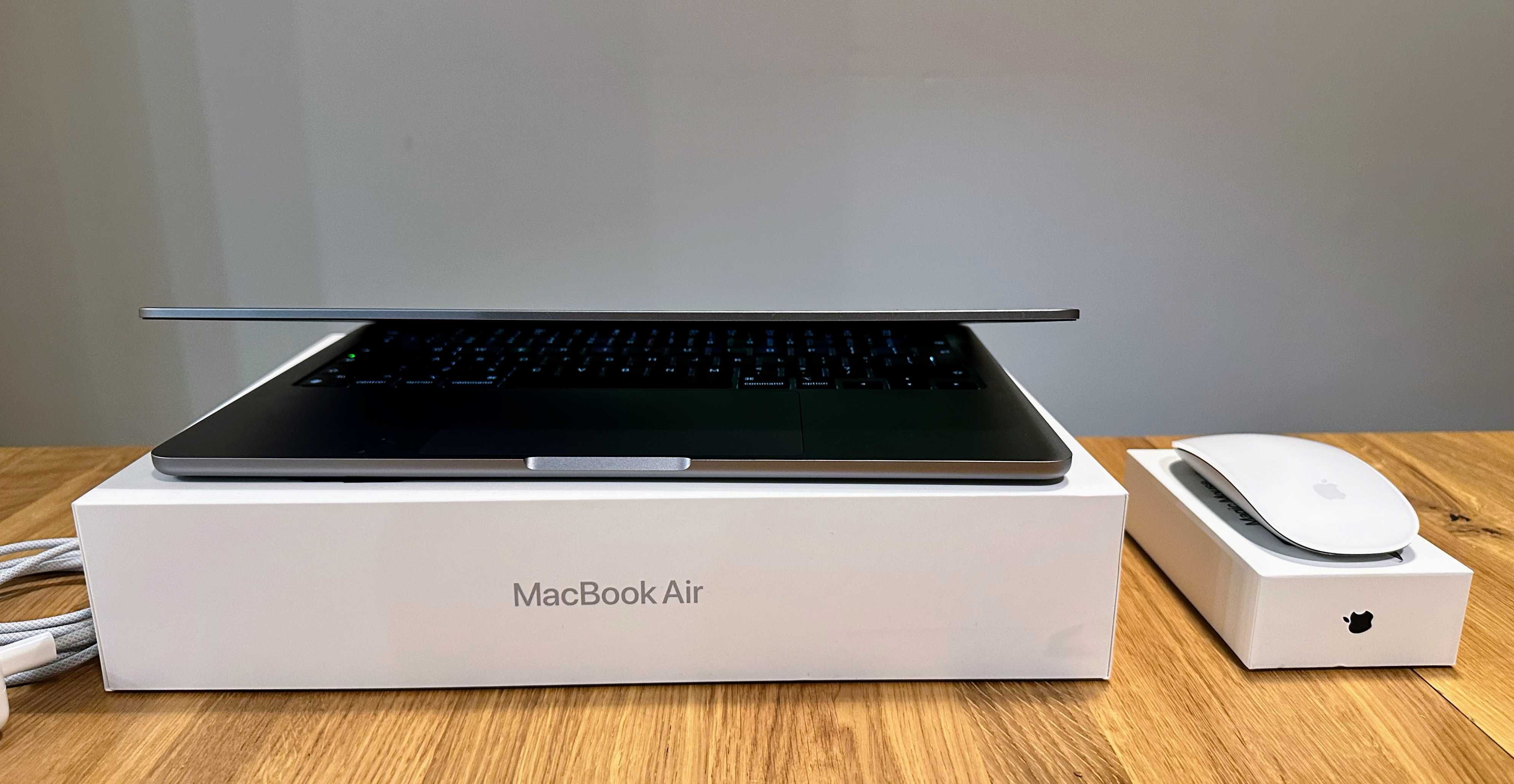 APPLE MacBook Air M2 (2022) 256GB SSD + Magic Mouse + HDMI connector