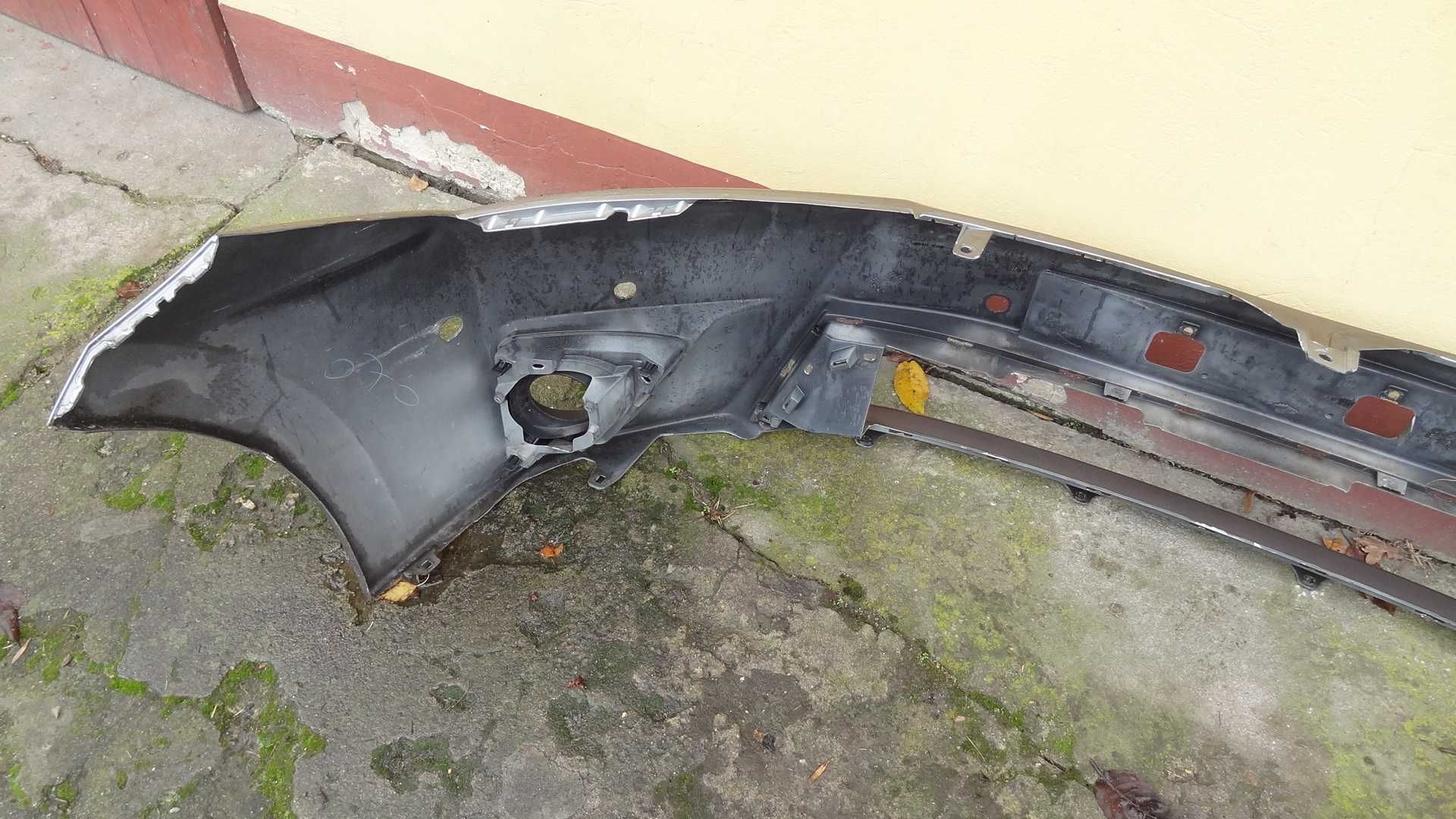 Toyota corolla E16 12-16  zderzak przód