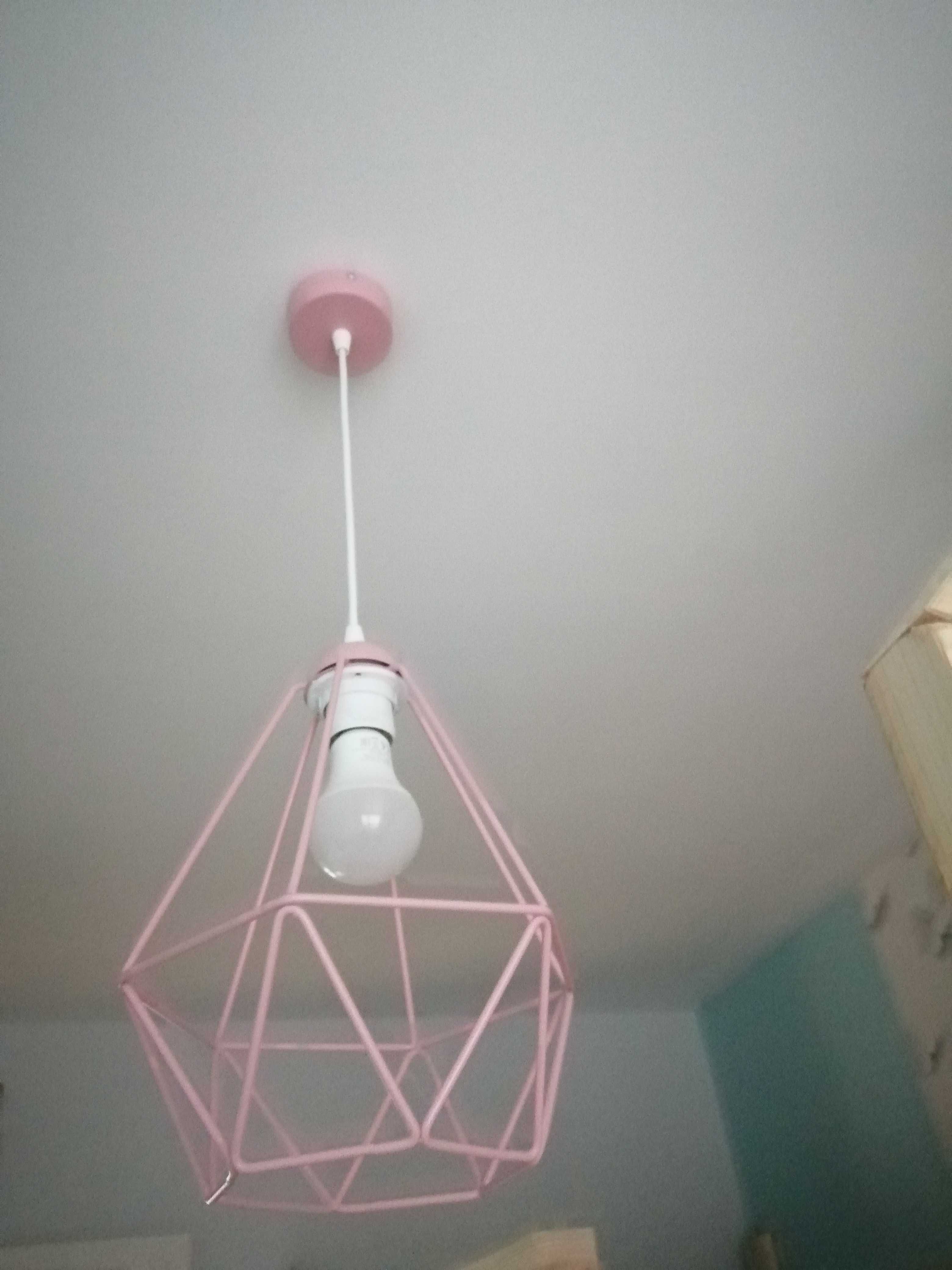 Lampa pudrowy róż druty