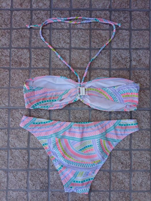 Biquíni florido às cores e branco cai-cai como Novo