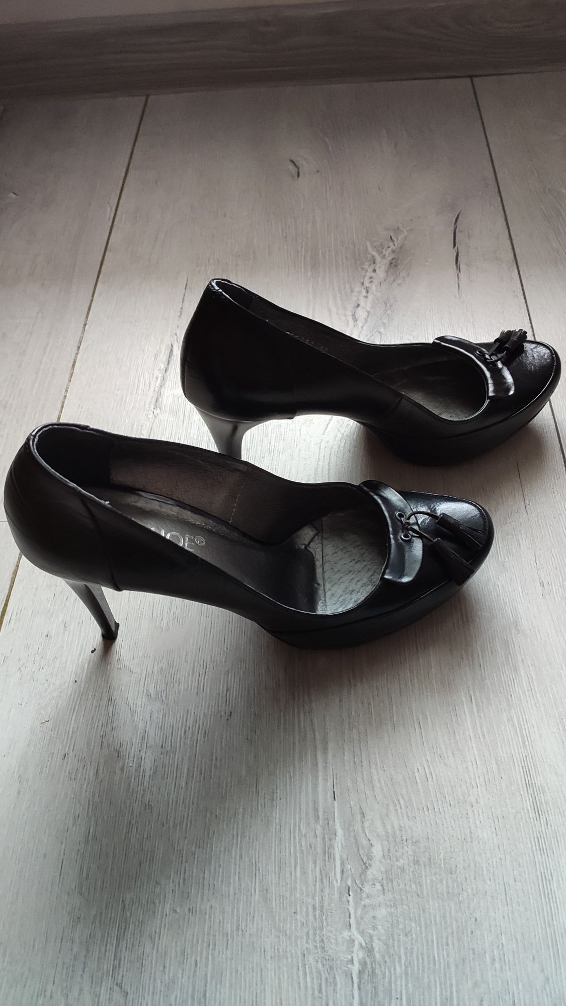 Eleganckie buty szpilki skórzane Intershoe r.38