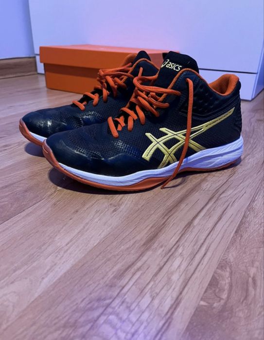buty do siatkówki asics