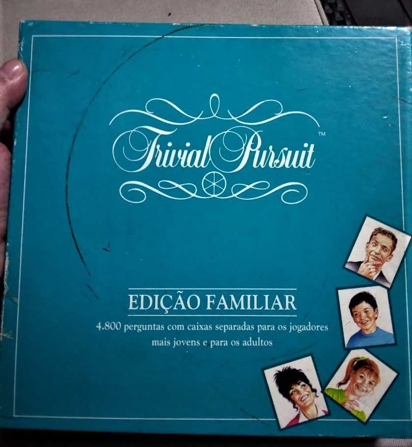 Jogo TRIVIAL PURSUIT com 4800 perguntas