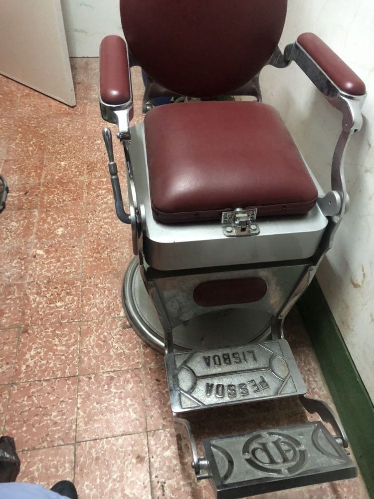 Cadeira barbeiro da marca PESSOA