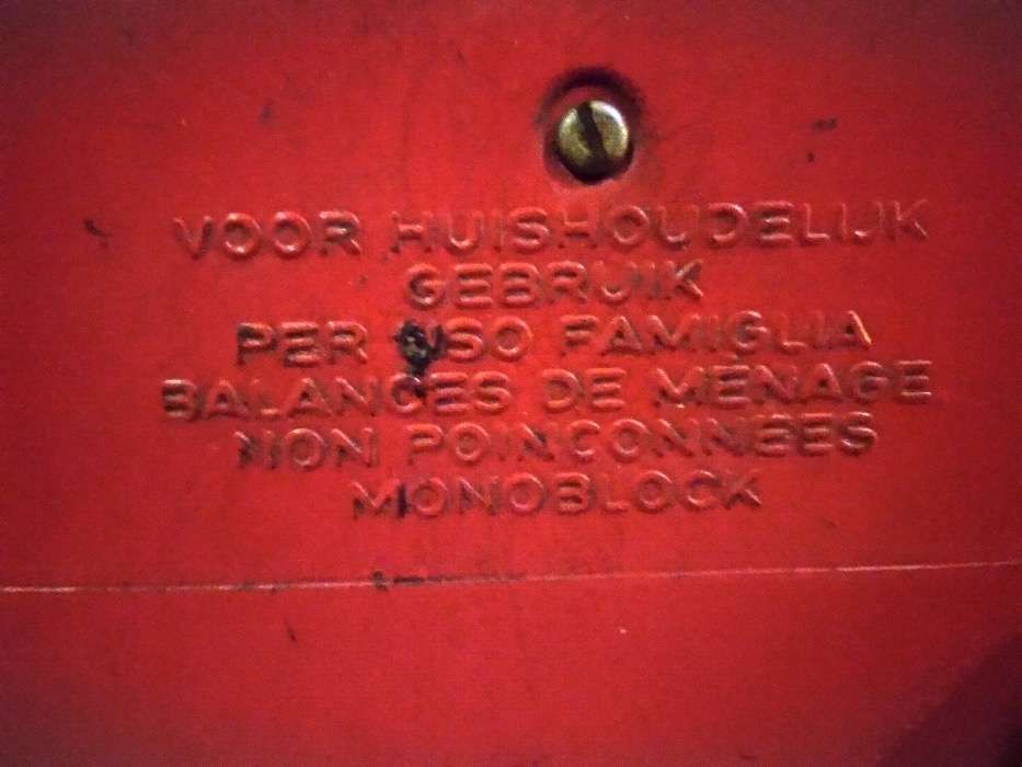 Balança antiga a funcionar