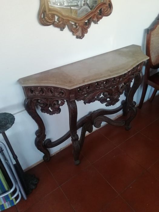 Credência antiga com espelho